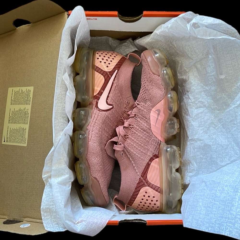 *Sold on Mercari* Nike Air Vapormax Flyknit 2 Women’s Size 10